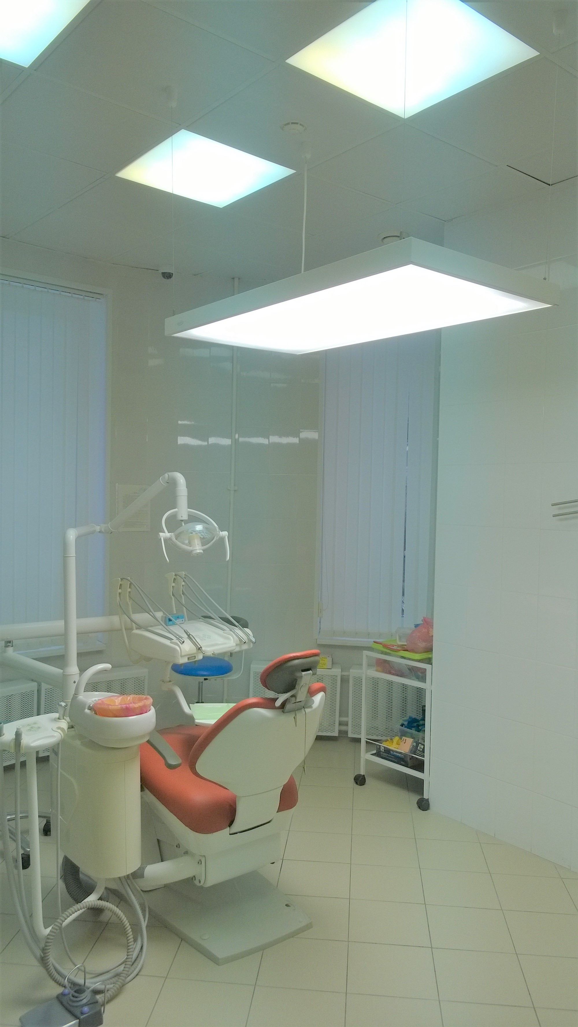 Нажмите на фото, чтобы увеличить , Бестеневой светильник для стоматологического кабинета.